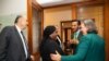 Victoria Nuland, subsecretaria de Estado de EEUU, saluda a la vicepresidenta de Colombia, Francia Márquez, durante reunión en Bogotá, el 17 de noviembre de 2022. [Foto tomada de Twitter @UnderSecStateP]