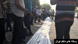 اعتراضات کارگران با پهن‌کردن سفره‌های خالی. آرشیو
