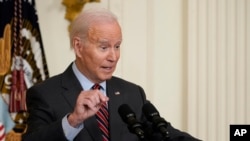 El presidente Joe Biden habla durante una Cumbre Empresarial de Mujeres de la SBA en el Salón Este de la Casa Blanca, el lunes 27 de marzo de 2023, en Washington. (Foto AP/Alex Brandon)