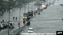 สภาพเมืองเจนไน ประเทศอินเดีย ที่ถูกฝนกระหน่ำจนเกิดน้ำท่วมใหญ่ทั่วเมือง เมื่อวันที่ 4 ธ.ค. 2566