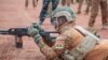 La nouvelle loi "donne un cadre juridique au déploiement d’un contingent militaire du Burkina Faso au Niger.