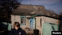 En fotos | En Ucrania, voluntarios ayudan a niños con discapacidades cerca del frente