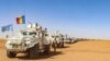 Des soldats tchadiens de la Minusma se dirigeant en convois vers la ville de Gao, après s'être retirés de leurs bases de Tessalit et Aguelok dqns le Nord du Mali, le 25 octobre 2023.