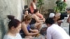 ARCHIVO: Una fotografía publicada por un miembro del grupo de más de 250 cubanos varados en Haití muestra a cubanos cocinando en un albergue donde se hospedaban en Puerto Príncipe hasta el 4 de marzo de 2024. Un grupo de ellos fue evacuado ya.