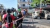 "La police nationale du Liberia a ouvert une enquête sur le tragique évènement survenu au siège du Parti de l'unité et qui (...) a fait 25 blessés", ont déclaré les forces de l'ordre.