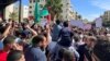 Manifestantes reunidos para una muestra de solidaridad con los palestinos en Gaza, cerca de la embajada de Israel en Ammán, Jordania, el 7 de octubre de 2023. [REUTERS]