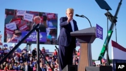 El expresidente de EEUU Donald Trump habla en un evento de campaña en el Aeropuerto Regional de Waco, Texas, el 25 de marzo de 2023.
