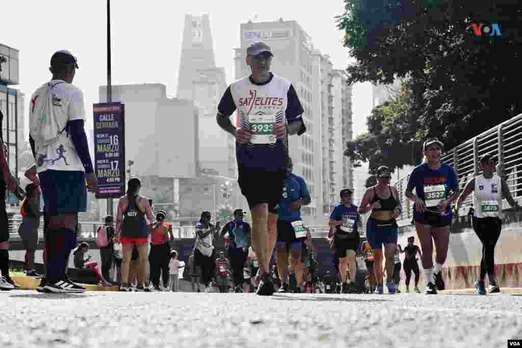 Más de 5.500 corredores de 20 países participaron este domingo 17 de marzo en la octava edición del maratón y media maratón CAF, el más importante de Venezuela.