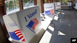 ARCHIVO - Vista de un área de votación en McCandless, Pensilvania, EEUU, el 9 de octubre de 2020.