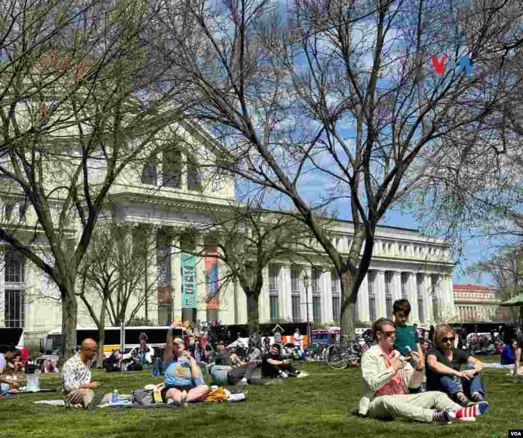En Washington DC la Luna cubrió un 90 % al sol y la luz se volvió tenue por espacio de unos 20 minutos.&nbsp;