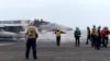 美日韩三国在东中国海举行联合海军军演，一架 F-18E 战斗机正准备从美国海军西奥多·罗斯福号航空母舰上起飞。(2024年4月11日)
