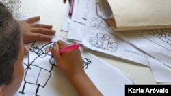 Un niño venezolano recibe atención psicológica en el Centro de Atención para Personas Migrantes y Refugiadas (CAPMIR) en Guatemala. [Fotografía Karla Arévalo/VOA]