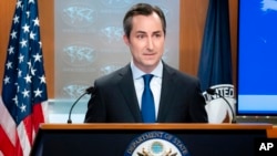 ARCHIVO - El portavoz del Departamento de Estado, Matthew Miller, responde preguntas en Washington, el 18 de julio de 2023.