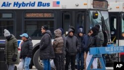En Fotos | Bajas temperaturas complican las labores de Chicago para acoger a solicitantes de asilo