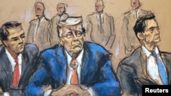 En un boceto de la sala del tribunal, el expresidente de EEUU, Donald Trump, se sienta entre los abogados Todd Blanche y John Lauro en un tribunal federal en Washington, el 3 de agosto de 2023.