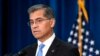 El secretario de Salud y Servicios Humanos de EEUU, Xavier Becerra, habla en una conferencia de prensa el 18 de octubre de 2022 en Washington. 
