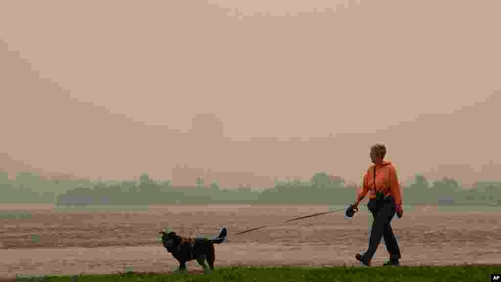 El Servicio Meteorológico Nacional, dijo que la presencia de humo y niebla en Nueva York puede continuar por unos días.&nbsp;[Foto: The Canadian Press vía AP]