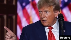 El expresidente de EEUU Donald Trump habla en un evento en Bedminster, Nueva Jersey, el 13 de junio de 2023.