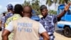 Plusieurs partis d'opposition et organisations de la société civile togolais avaient vivement dénoncé l'incarcération des deux journalistes et demandaient leur libération. 