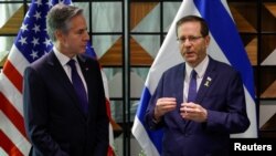 El secretario de Estado de Estados Unidos, Antony Blinken, se reúne con el presidente israelí, Isaac Herzog, en Tel Aviv, Israel, el 1 de mayo de 2024. 