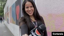 ARCHIVO - Ana Guaita, reportera del portal venezolano La Patilla, posa en una fotografía divulgada por cortesía. La comunicadora fue arrestada por agentes de inteligencia del Estado. (ARCHIVO: CORTESÍA)