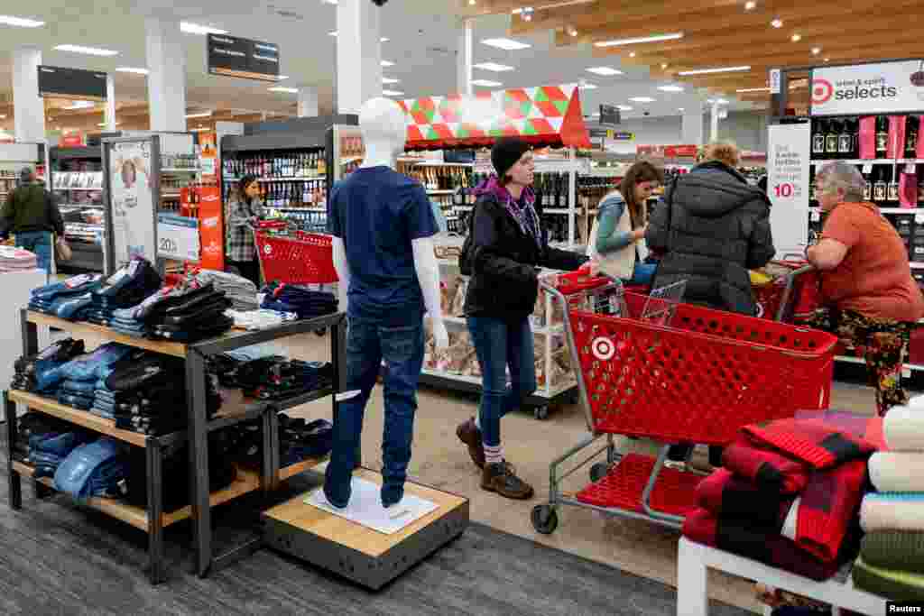 Además de los viajes, muchos esperan la celebración de Acción de Gracias para hacer compras en el tradicional Black Friday, que se ha extendido a países de toda la región.&nbsp;