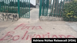 Las sedes de varios partidos de oposición, entre ellos el de la candidata presidencial opositora, María Corina Machado, vandalizados con grafitis durante la madrugada del martes 23 de enero.