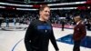 Mark Cuban, propriétaire de Dallas, quitte le terrain après la défaite des Mavericks contre Chicago, USA, le 7 avril 2023. 