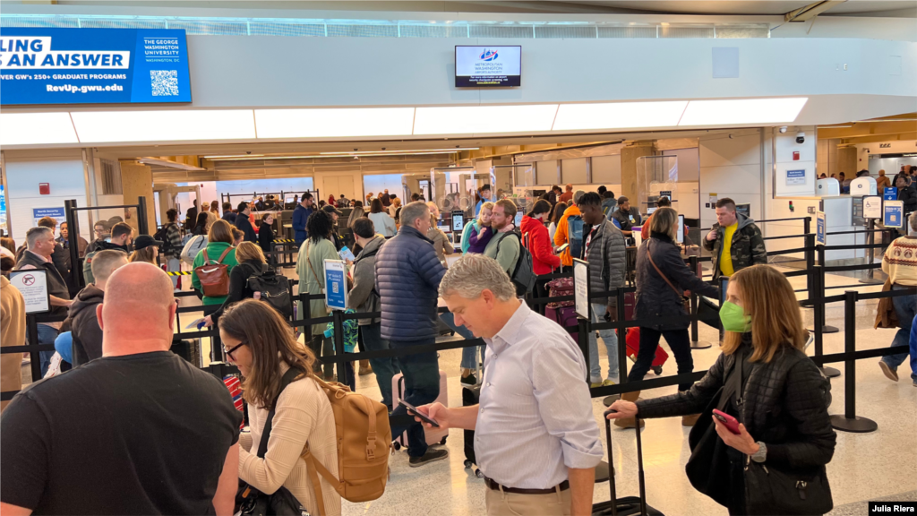 El día previo a la celebración de Acción de Gracias es una de las jornadas de mayor actividad en aeropuertos de Estados Unidos, como el de Washington DC.&nbsp;