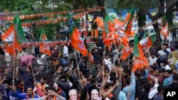 ผู้สนับสนุนพรรครัฐบาล BJP ของอินเดีย ร่วมฉลองชัยชนะผลการเลือกตั้งในรัฐราชสถาน เมื่อวันที่ 3 ธ.ค. 2566.