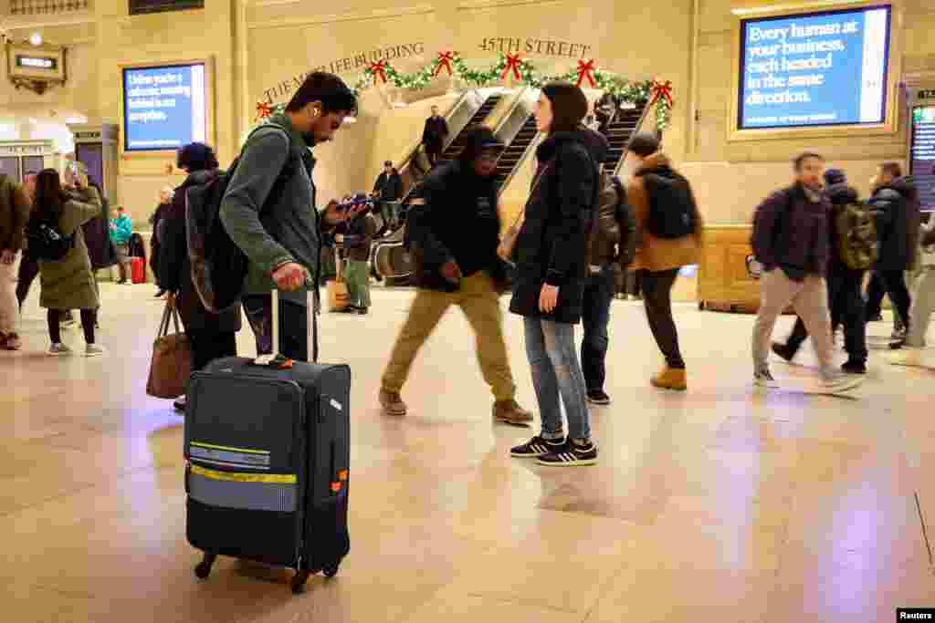 En Nueva York, la terminal Grand Central también recibe a cientos de miles de personas que buscan cambiar su destino para las celebraciones de Acción de Gracias.&nbsp;