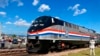 ARCHIVO - Un tren de Amtrak sale de Burlington, Vermont, hacia la ciudad de Nueva York el 29 de julio de 2022.