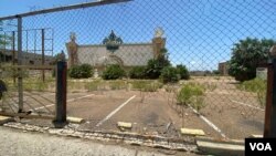 Algunos casinos cerrados durante la presidencia de Hugo Chávez, en 2011, permanecen abandonados en ciudades venezolanas como Maracaibo. [Foto: Gustavo Ocando Alex, VOA]