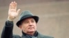 ARCHIVO - El presidente soviético Mikhail Gorbachev saluda desde la tribuna de la Plaza Roja durante una celebración del Día de la Revolución, en Moscú, Unión Soviética, el martes 7 de noviembre de 1989. Gorbachev murió a los 91 años. (Foto AP/Boris Yurchenko)