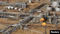 Una planta de tratamiento de crudo pesado operada por la compañía petrolera estatal venezolana PDVSA, en el cinturón del Orinoco, rico en petróleo, cerca de Cabrutica en el estado de Anzoátegui, Venezuela, el 16 de abril de 2015.