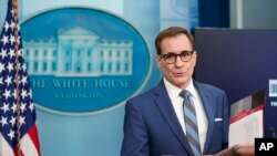 ARCHIVO - El portavoz del Consejo de Seguridad Nacional, John Kirby, habla durante una rueda de prensa en la Casa Blanca, el 28 de noviembre de 2022, en Washington.