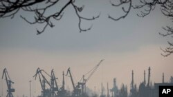 Las exportaciones EE. UU. a Ucrania alcanzaron un récord, probablemente como reflejo de los envíos de equipamiento militar. En la foto el puerto ucraniano de Mariúpol, en el mar de Azov, el 23 de febrero de 2021, un año antes de la invasión de Rusia.