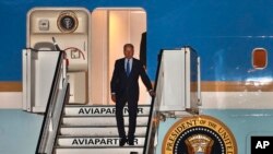 El presidente de Estados Unidos, Joe Biden, a su llegada a Bruselas, donde buscará cimentar la unidad entre los occidentales, el 23 de marzo.