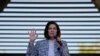 La senadora Catherine Cortez Masto, quien retuvo su escaño en el Senado por Nevada, habla en un acto de campaña en La Vegas el 6 de noviembre de 2022.