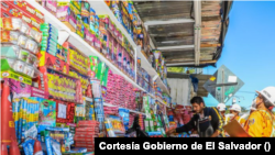 Supervisión de venta de pólvora en El Salvador. Fotografía cortesía gobierno de El Salvador.