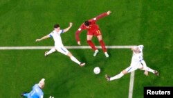 Ferran Torres marca un gol contra Costa Rica.