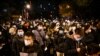 Manifestantes marchan por una calle de Beijing contra las restricciones impuestas por la política de cero COVID, el 28 de noviembre de 2022.