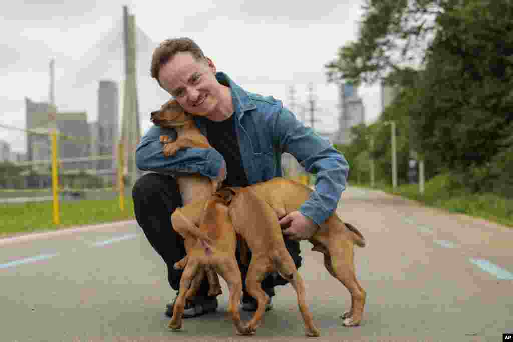 Para sumarle a la dulce fiebre, Netflix está por estrenar una película llamada &quot;Caramelo&quot;.&nbsp;&ldquo;Creo que Caramelo es el perro más famoso de Brasil hoy en día, es el perro que todos aman, con el que todos se conectan&rdquo;, dijo Diego Freitas, director y coguionista.