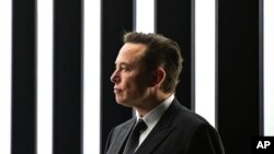 Elon Musk, CEO de Tesla, asiste a la inauguración de la fábrica de Tesla Berlin Brandenburg en Gruenheide, Alemania, el 22 de marzo de 2022.