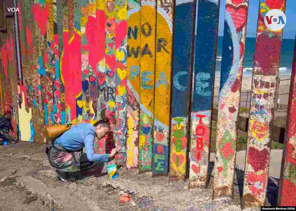 En 2018, gracias al ‘Mural de la Hermandad’, Enrique Chiu fue aspirante al libro Guinness de los récords, ya que sería el mural exterior más grande del mundo. La meta sigue en pie.