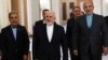El canciller de Irán, Mohammad Javad Zarif (al centro), dijo a la revista alemana Der Spiegel que él “nunca descartaría la posibilidad de que la gente cambie su enfoque y reconozca las realidades”.