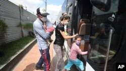 Se estima que cerca de 100.000 de ellos habrían retornado a Venezuela desde el inicio de la pandemia, la mayoría provenientes de Colombia.
