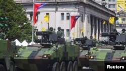 Taiwán celebra su Día Nacional el 10 de octubre de 2021 con un desfile militar.