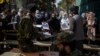 Talibanes niegan educación secundaria a las niñas, restringen pasaportes a mujeres