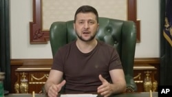 En entrevista con un medio estadounidense, el presidente de Ucrania, Volodymyr Zelenskyy, dijo este domingo que si las negociaciones fracazan, el mundo verá una escalada mucho mayor de la guerra. 